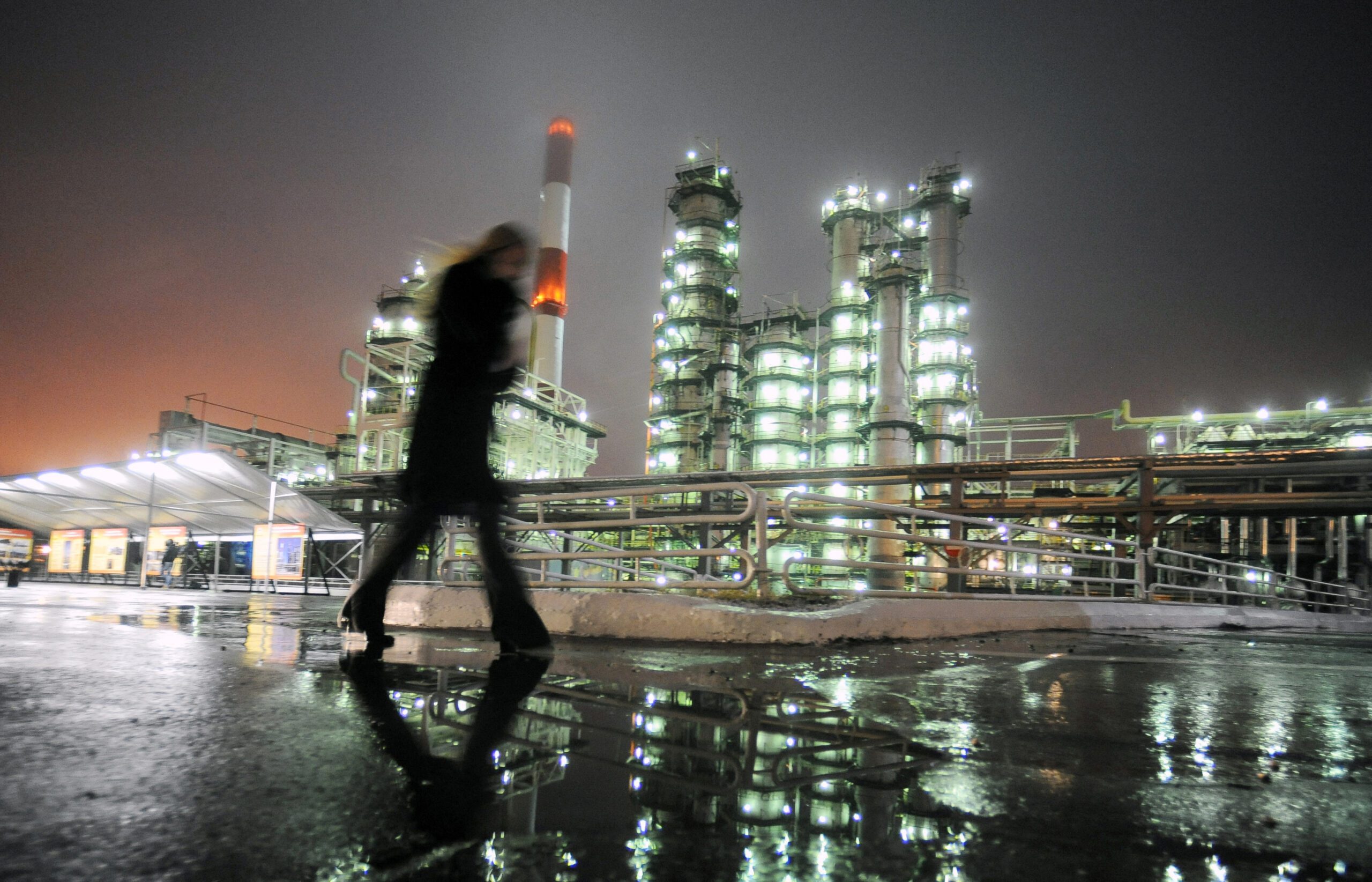 Ukraine Reports Strikes on Russian Oil Refinery, Caspian Port Hub