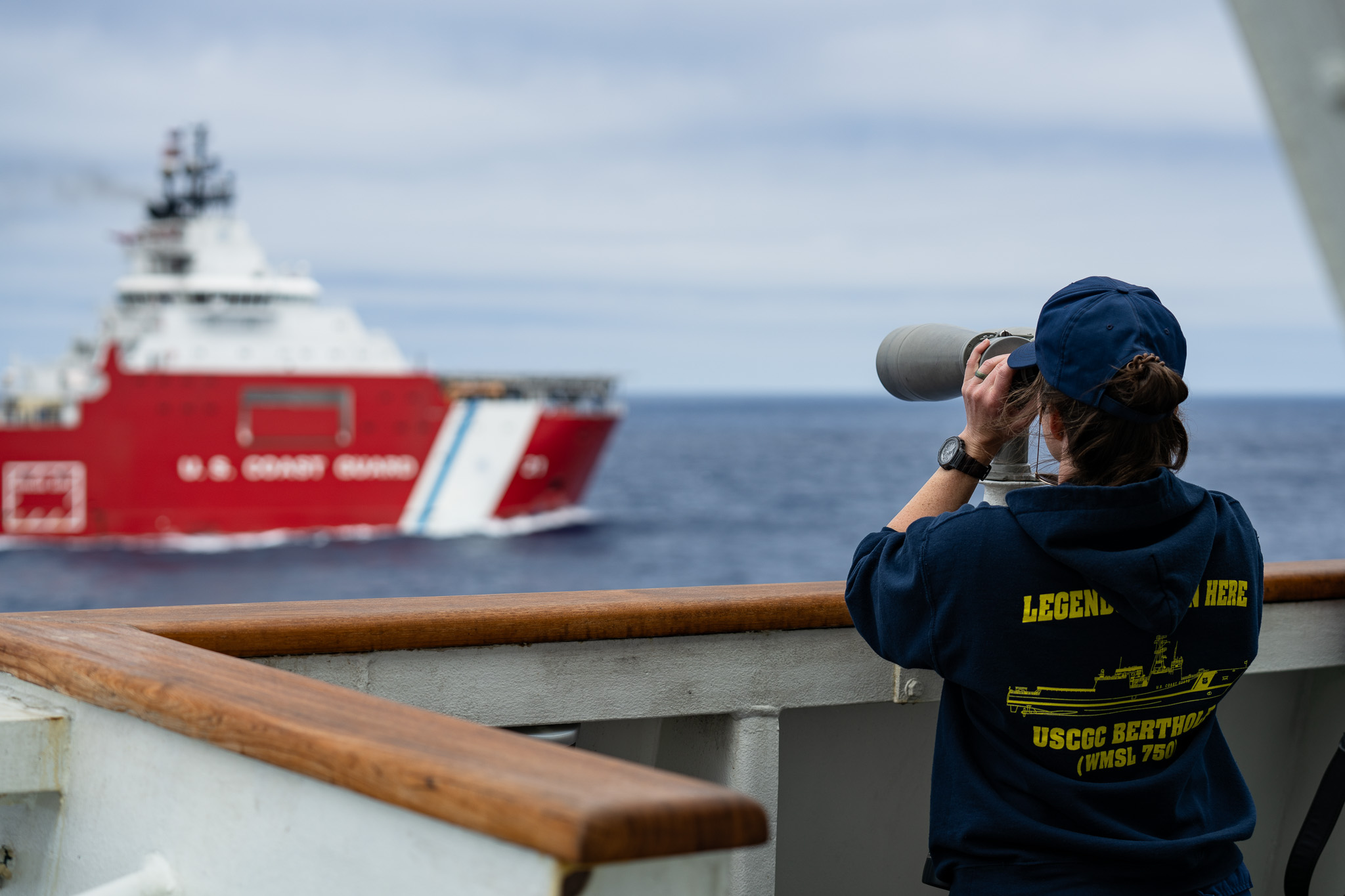 US Coast Guard Operates Two Polar Icebreakers in Arctic Simultaneously For First Time in More Than a Decade