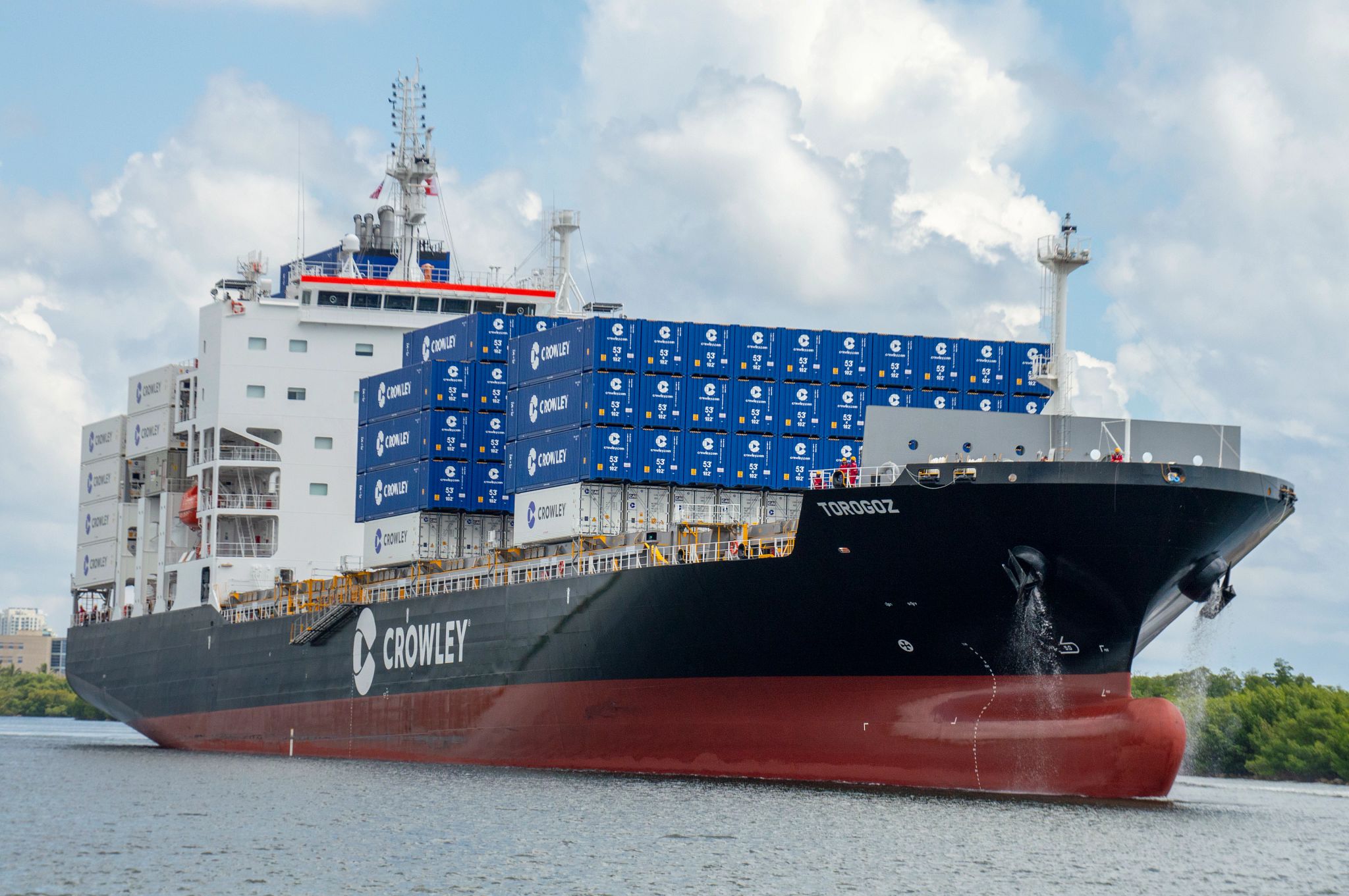 Crowley’s latest Avance Class ship, Torogoz, departs Port Everglades, Florida