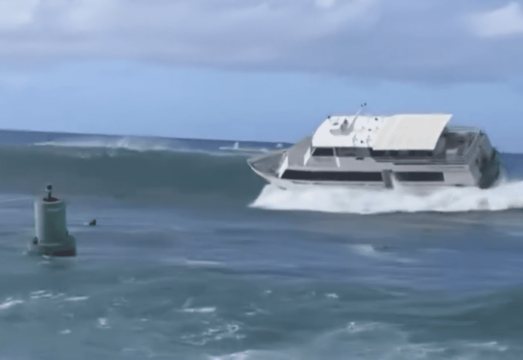 The 75-foot passenger vessel Discovery runs aground