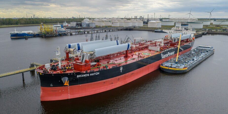 Brands Hatch ship in Rotterdam Sept 2025 with WindWings