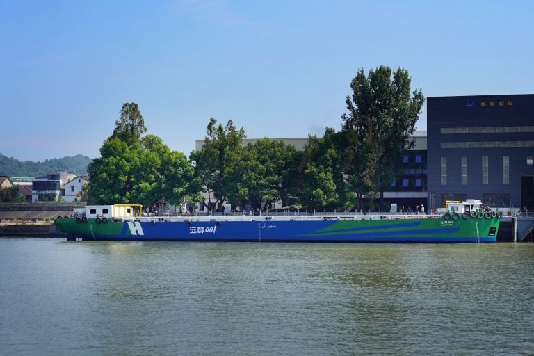 Yuanchun 001 at a pier