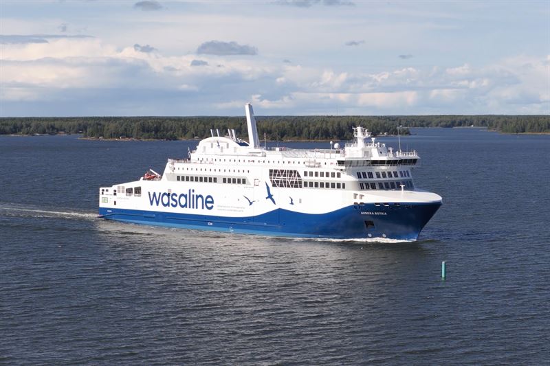 Wasaline's hybrid vessel Aurora Botnia