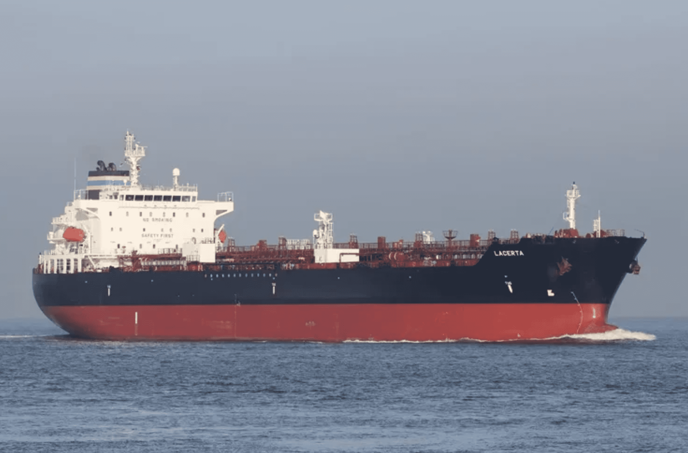 Russian Arctic ‘Shadow Fleet’ Tanker Joins Sanctioned ‘Seahorse’ After U.S. Navy Standoff Near Venezuela