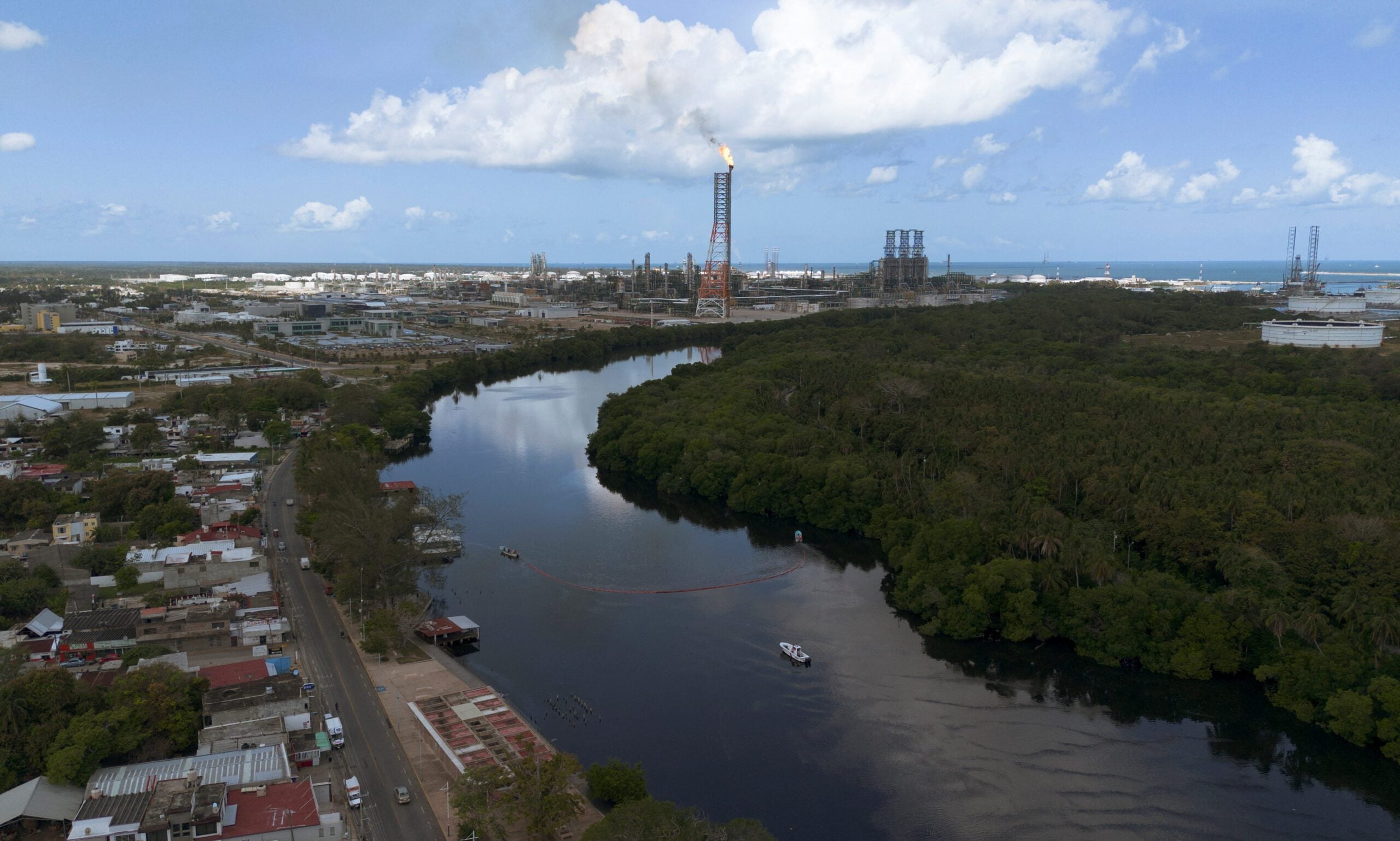 Residents of Tabasco suffer pollution from worst accident at new Pemex Olmeca refinery