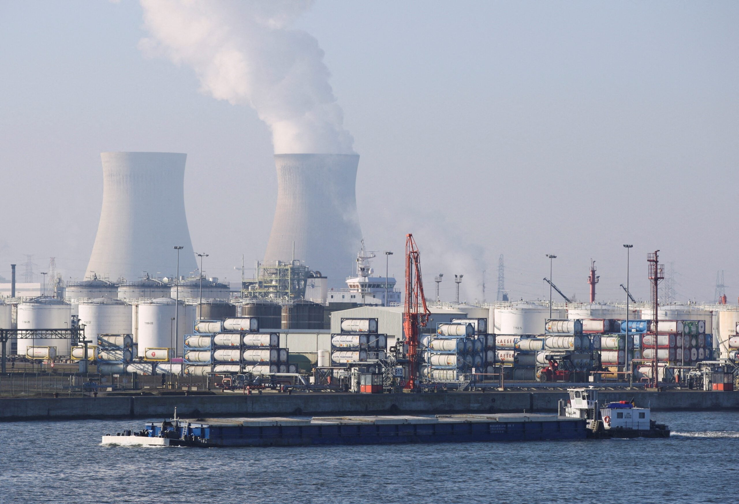 Oil Spill Shuts Key Access to Antwerp Port, Cleanup Under Way