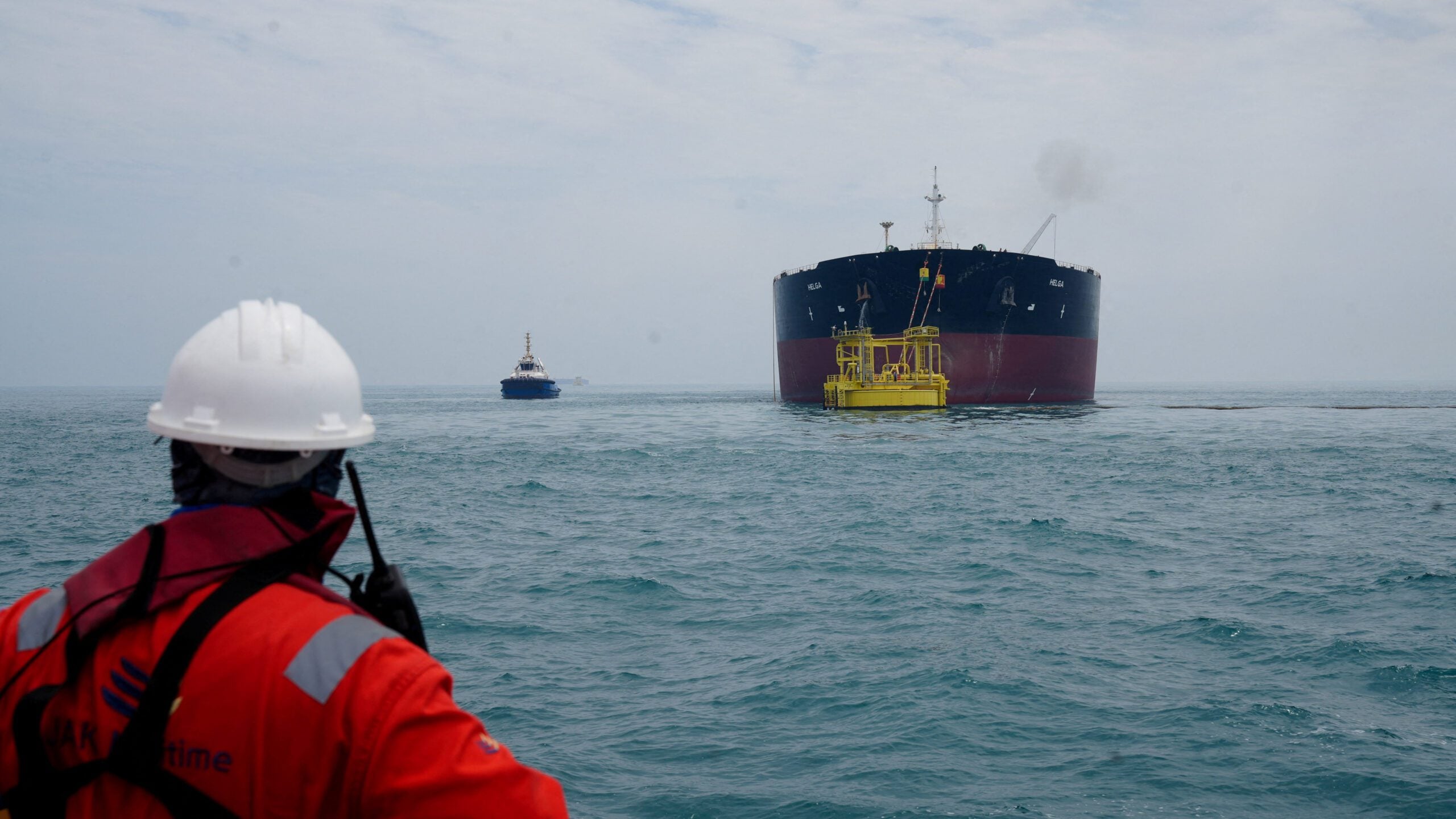 Three Saudi-Flagged Supertankers Sail Through Hormuz After Iran Deal Signed, Data Shows
