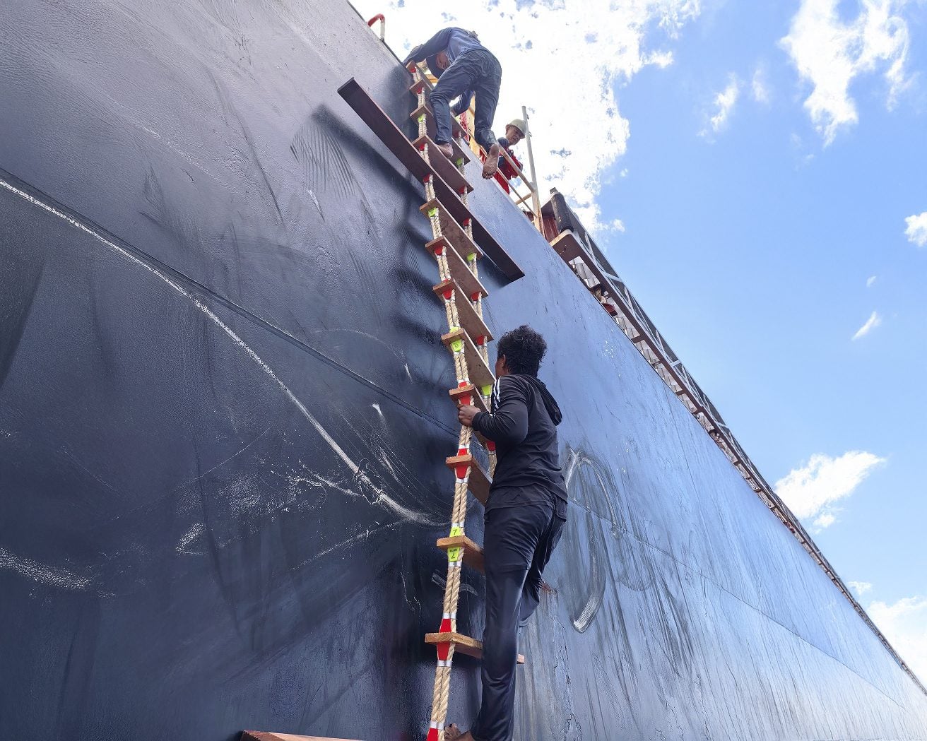 Wallem managed bulk carrier rescues two Filipino fishermen from sinking vessel