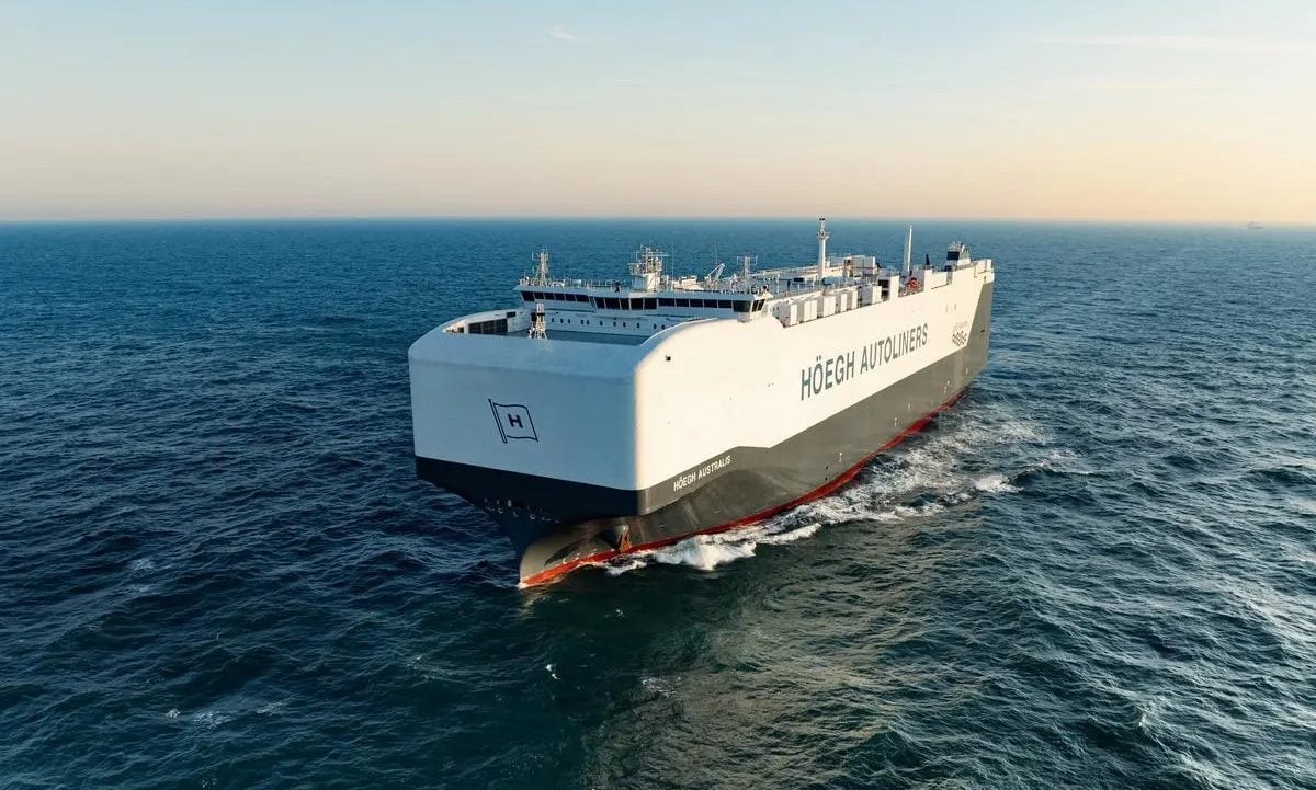 An Aurora class PCTC at sea