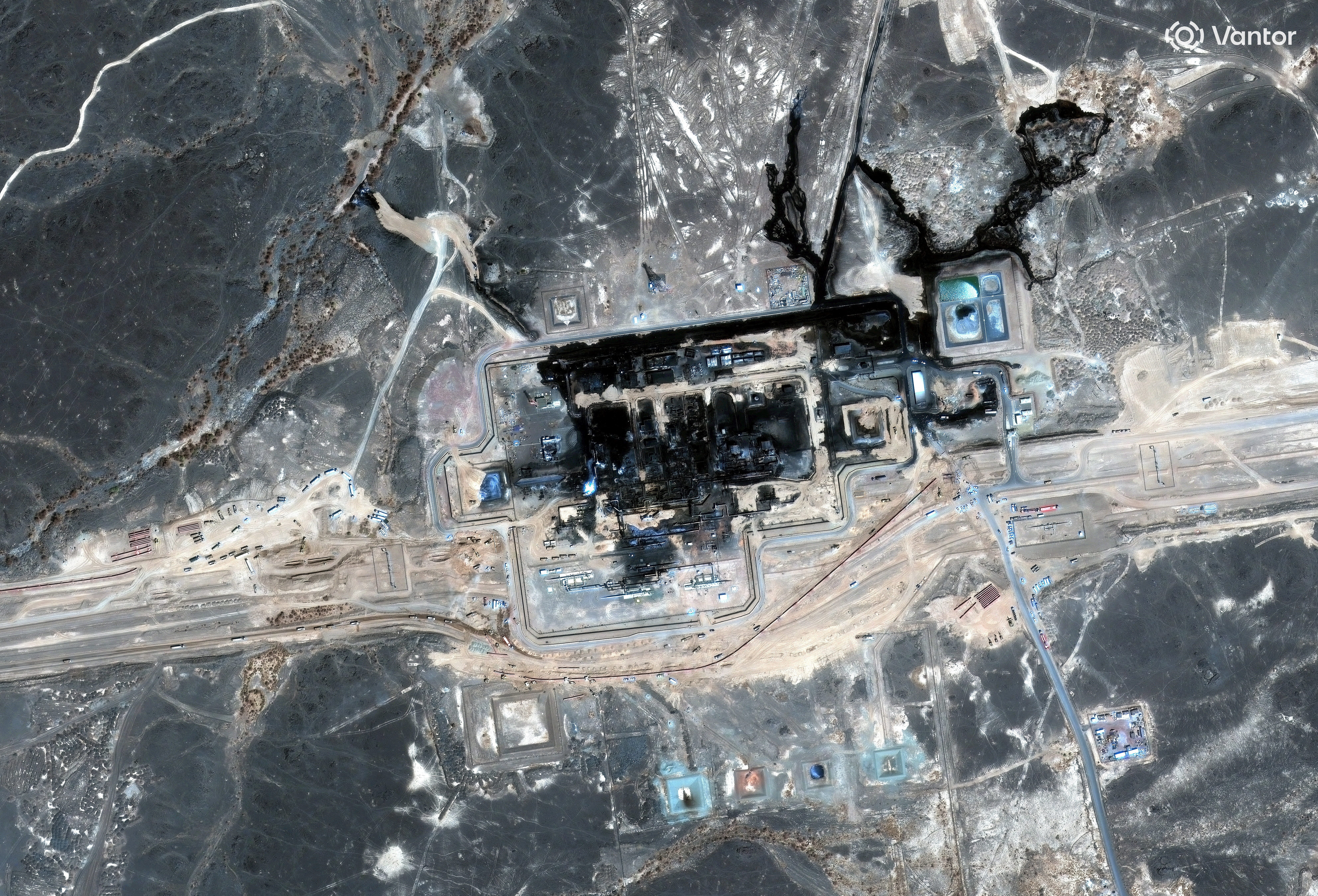 Satellite imagery shows the Saudi Arabia East-West pipeline before and after attack
